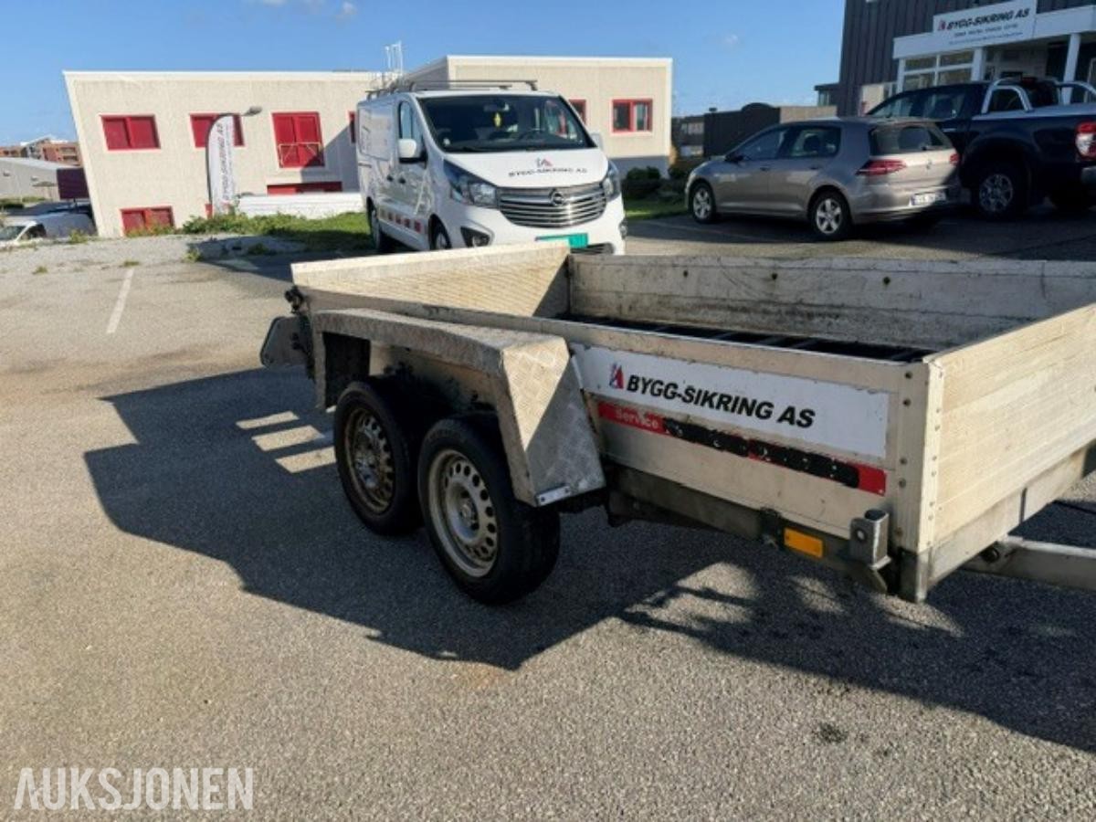 1983 MACO LIFT tilhenger med hev- og senkfunksjon