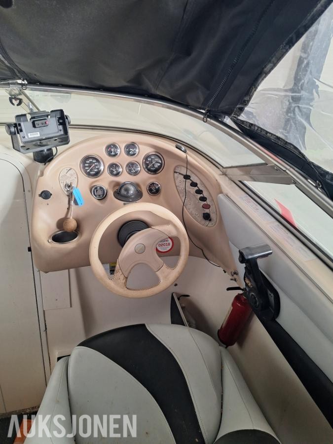 1998 Rinker Captiva 232