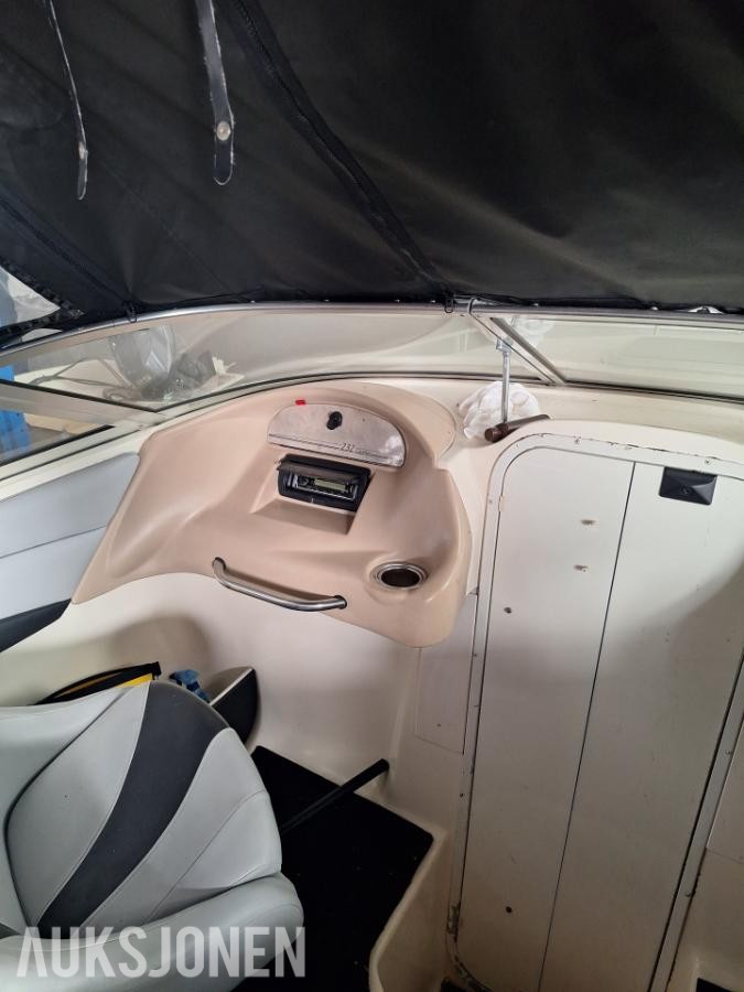1998 Rinker Captiva 232