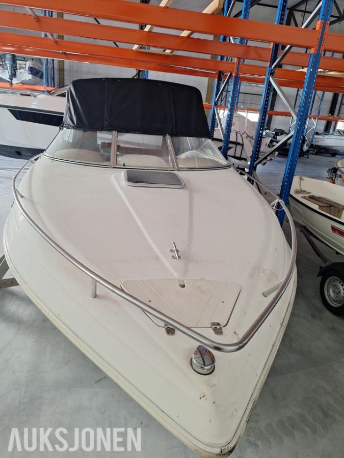 1998 Rinker Captiva 232