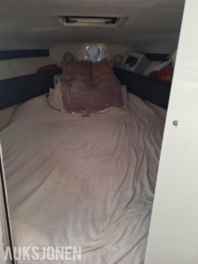 1998 Rinker Captiva 232