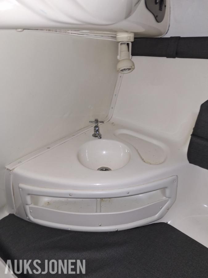 1998 Rinker Captiva 232