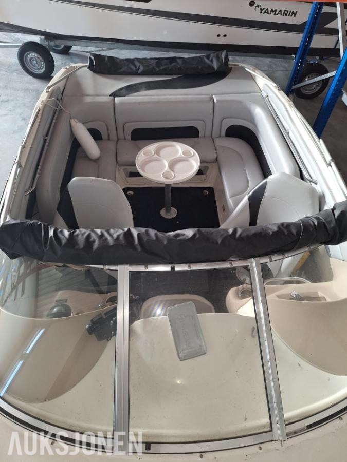 1998 Rinker Captiva 232