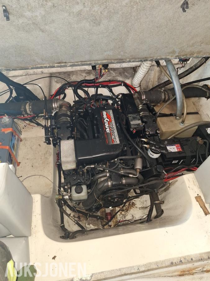 1998 Rinker Captiva 232