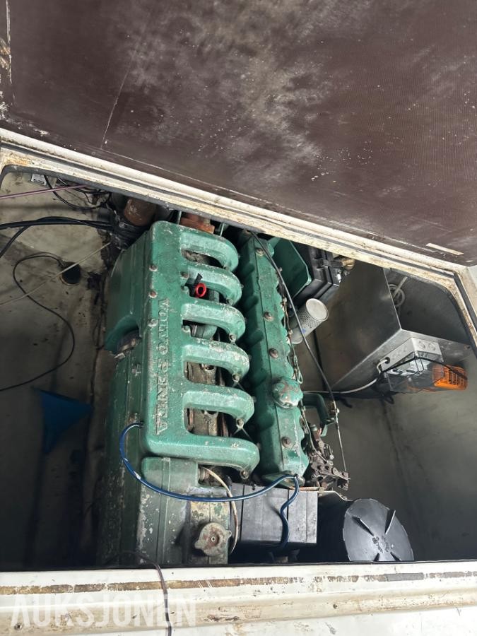 2001 Laguna 7500 med volvo penta motor og henger