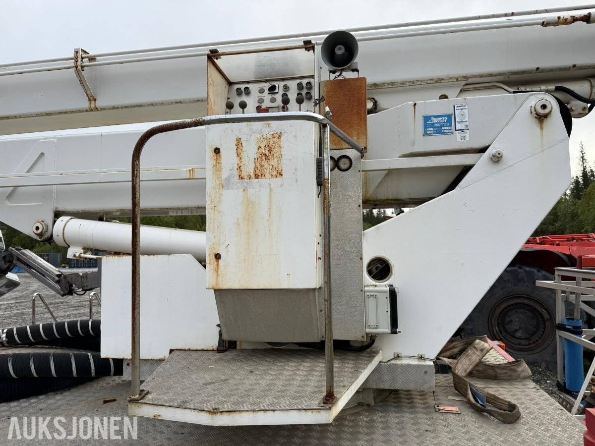 1984 Volvo F7 4X2 latsebil 39912km m/ Bronto Skylift 27-3