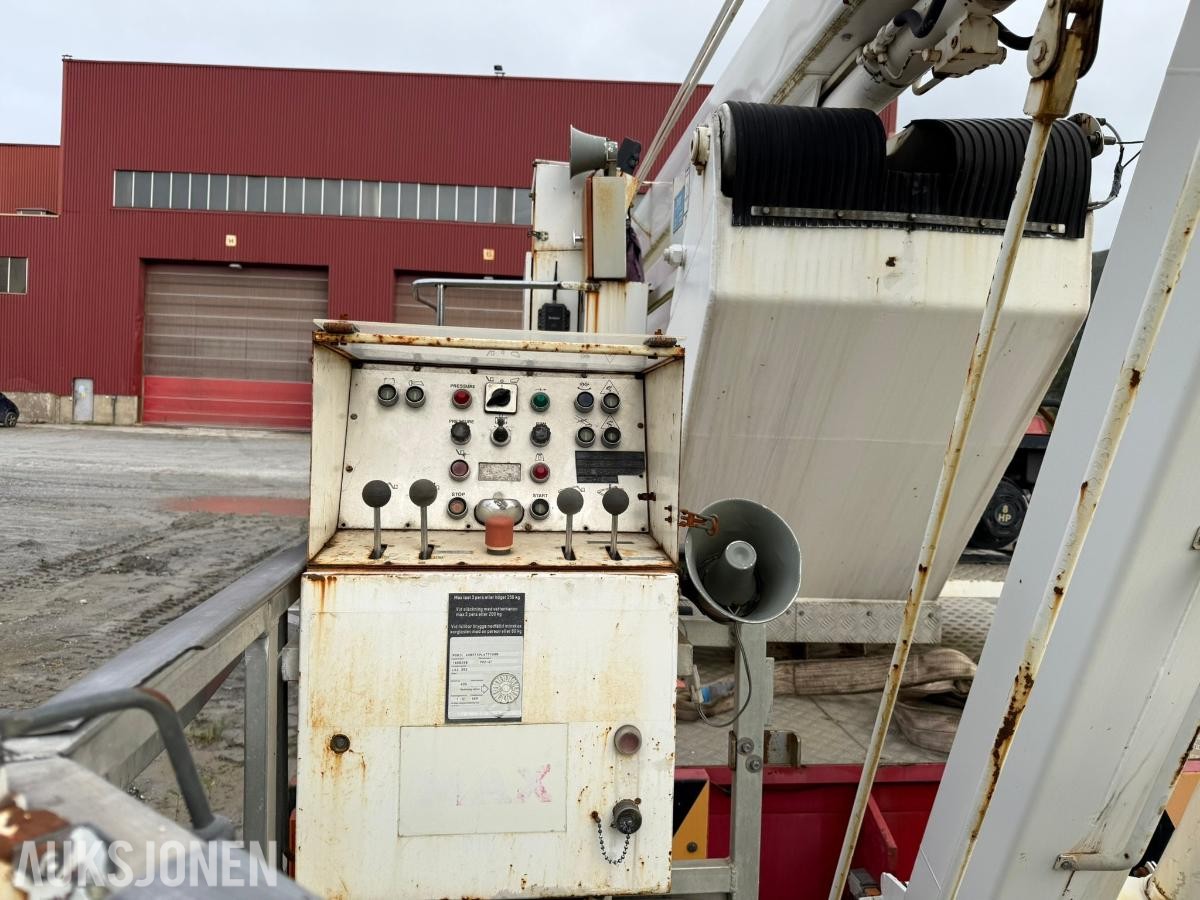 1984 Volvo F7 4X2 latsebil 39912km m/ Bronto Skylift 27-3