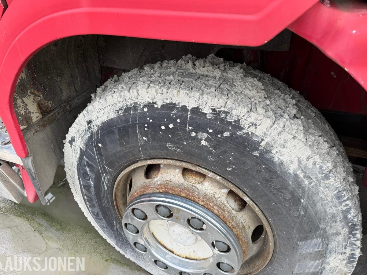 1984 Volvo F7 4X2 latsebil 39912km m/ Bronto Skylift 27-3