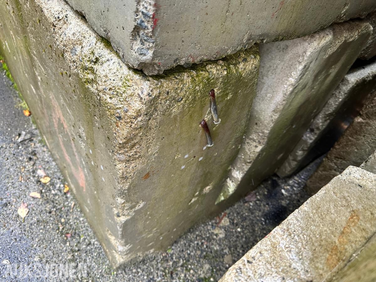 17 stk Parti med kraftige betonglodd - betongblokker selges samlet