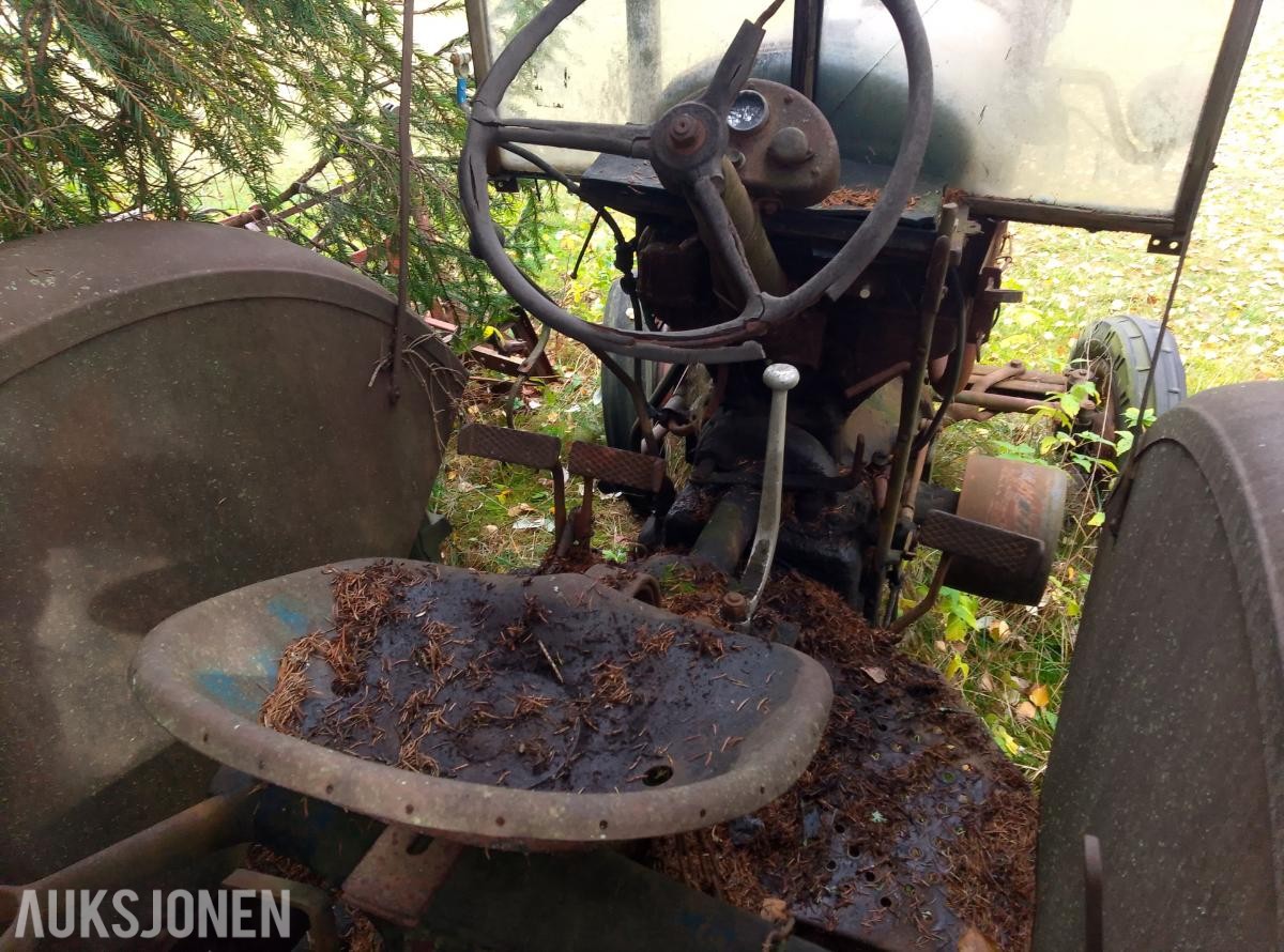1948 Fordson E27N veteran traktor - rep objekt 