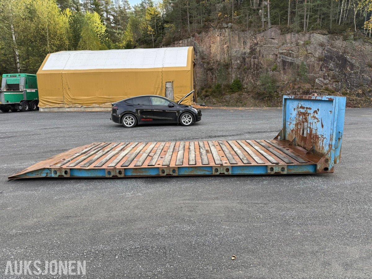 6 METER KROKFLAK / MASKINFLAK MED SKRÅ KJØRERAMPE 
