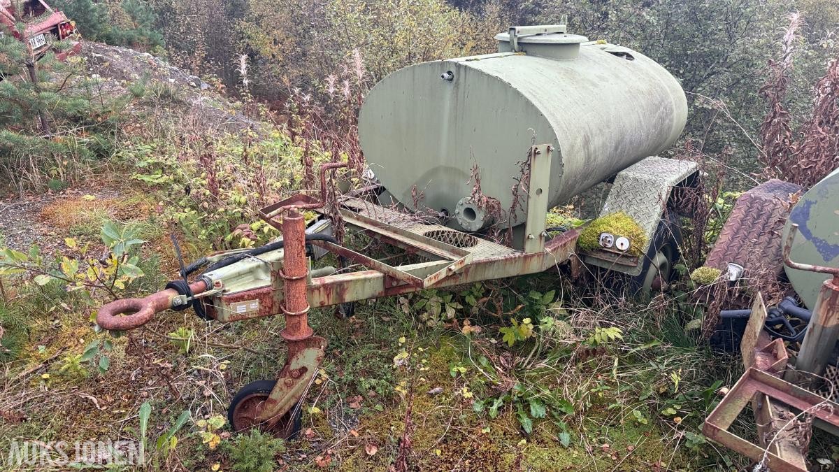 1981 Vann tanktilhenger m/ 990 liter