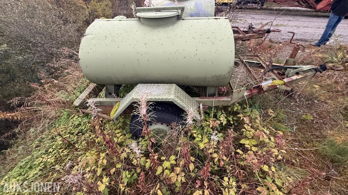 1981 Vann tanktilhenger m/ 990 liter