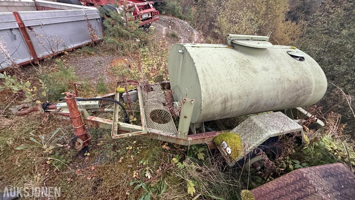 1981 Vann tanktilhenger m/ 990 liter