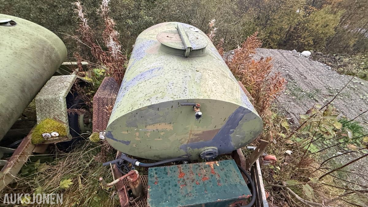 1981 Diesel tanktilhenger 990 liter