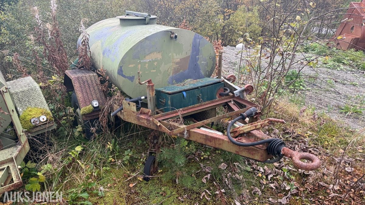 1981 Diesel tanktilhenger 990 liter