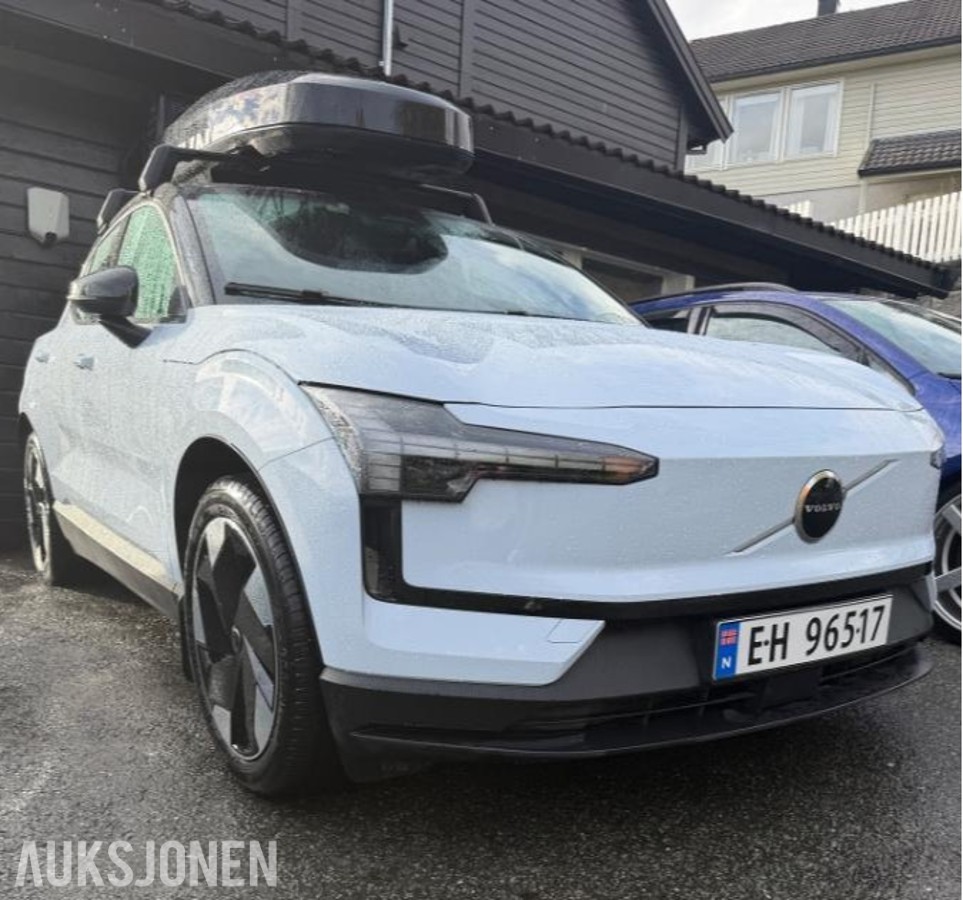2025 Volvo EX30, 428hk Twin Performance AWD ACC, KAMERA, KUPEVARMER