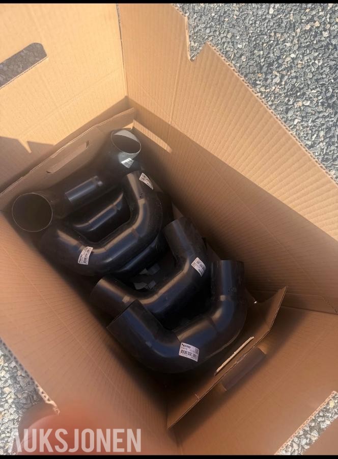 parti med nye Plastmo takrenne deler ,kroker ,bend løvsamler