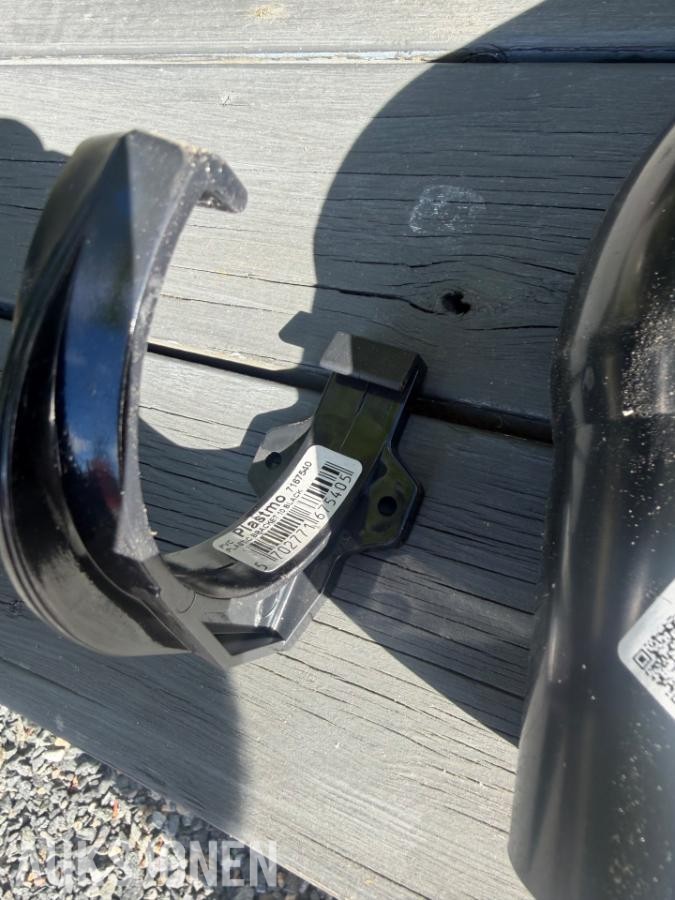 parti med nye Plastmo takrenne deler ,kroker ,bend løvsamler
