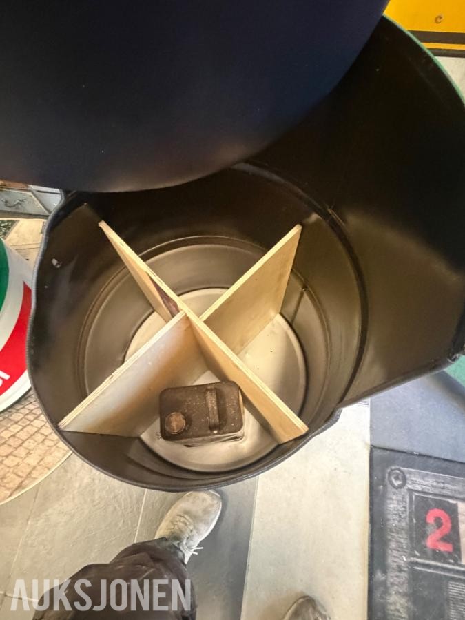 Tøffe Castrol tønne stoler,bord og søppletønne oljefat