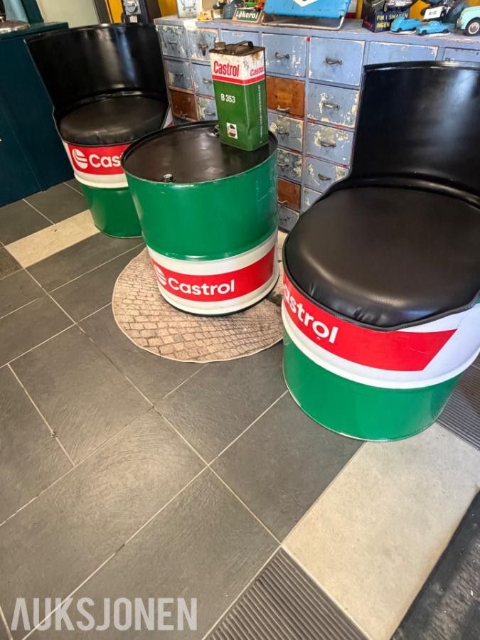 Tøffe Castrol tønne stoler,bord og søppletønne oljefat
