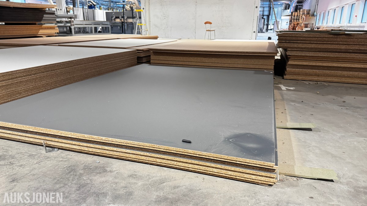 Stort restparti møbelplater – laminert/belagt sponplate – Swiss Krono m.m.
