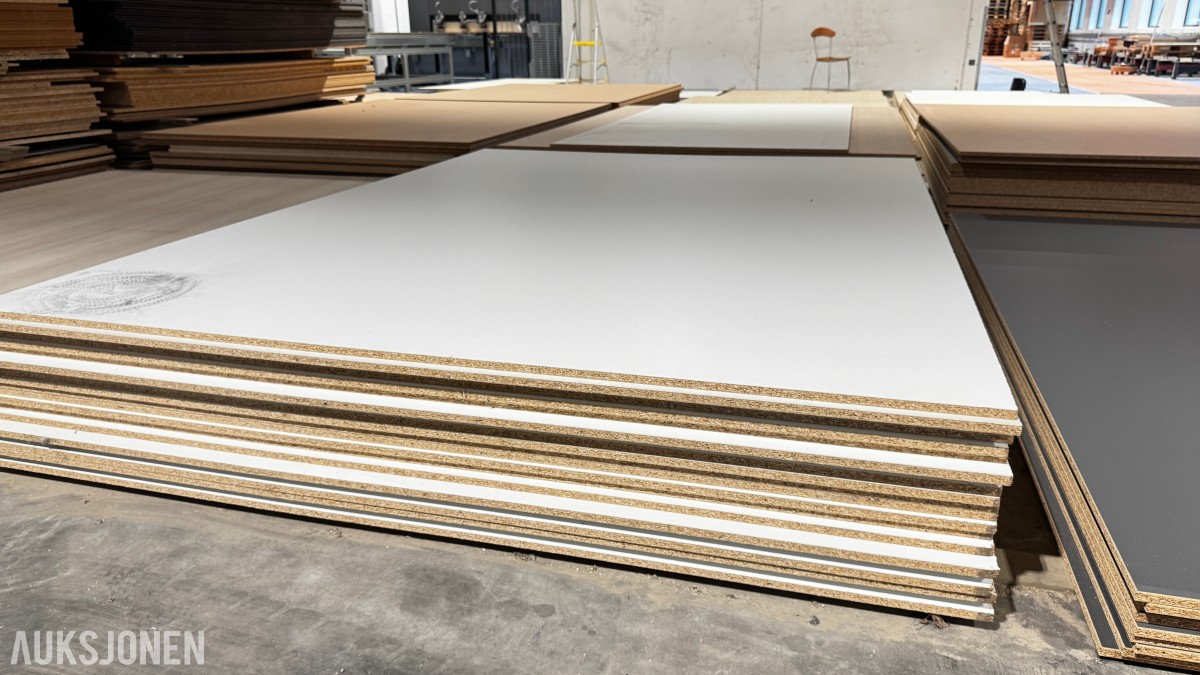 Stort restparti møbelplater – laminert/belagt sponplate – Swiss Krono m.m.