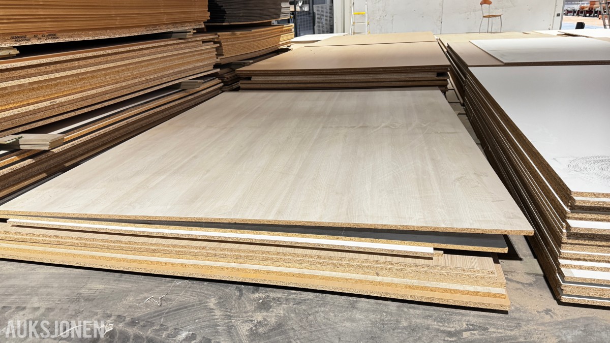 Stort restparti møbelplater – laminert/belagt sponplate – Swiss Krono m.m.