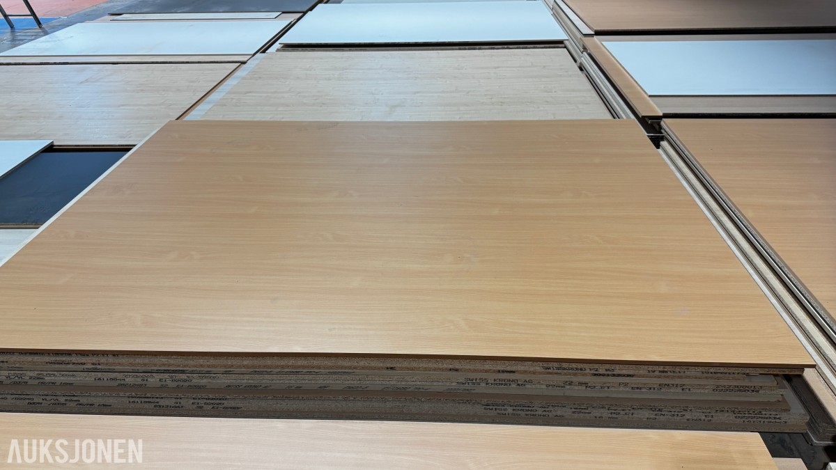Stort restparti møbelplater – laminert/belagt sponplate – Swiss Krono m.m.