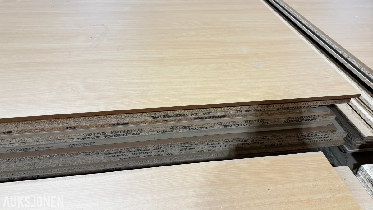 Stort restparti møbelplater – laminert/belagt sponplate – Swiss Krono m.m.