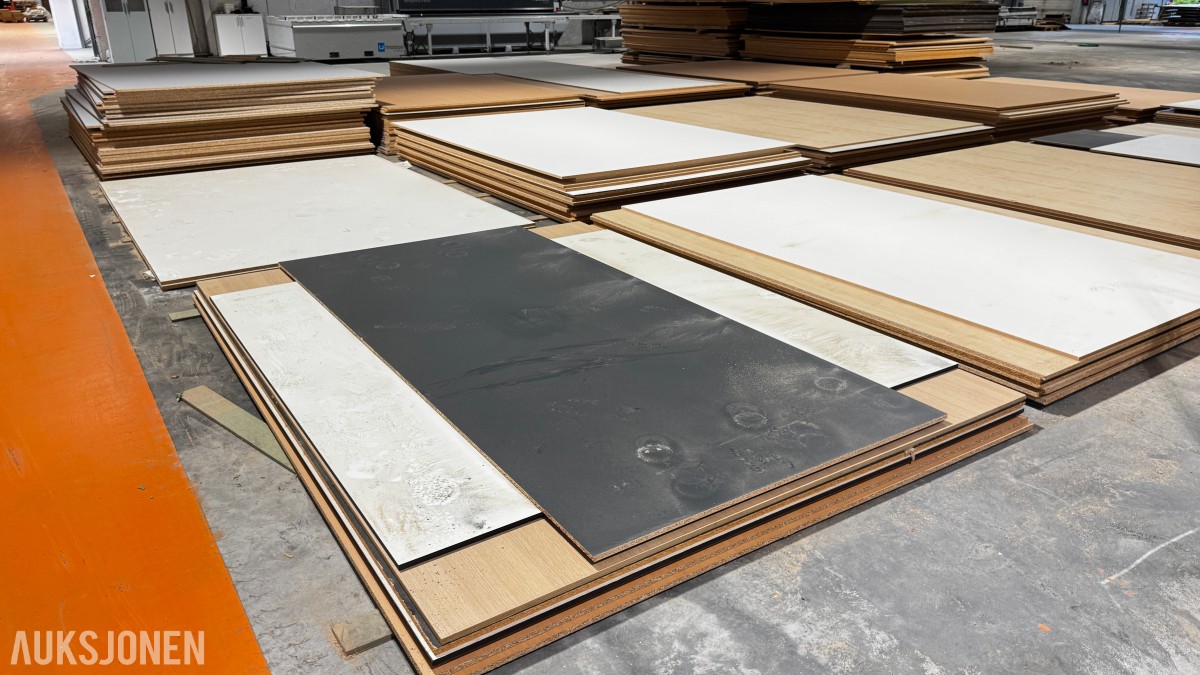 Stort restparti møbelplater – laminert/belagt sponplate – Swiss Krono m.m.