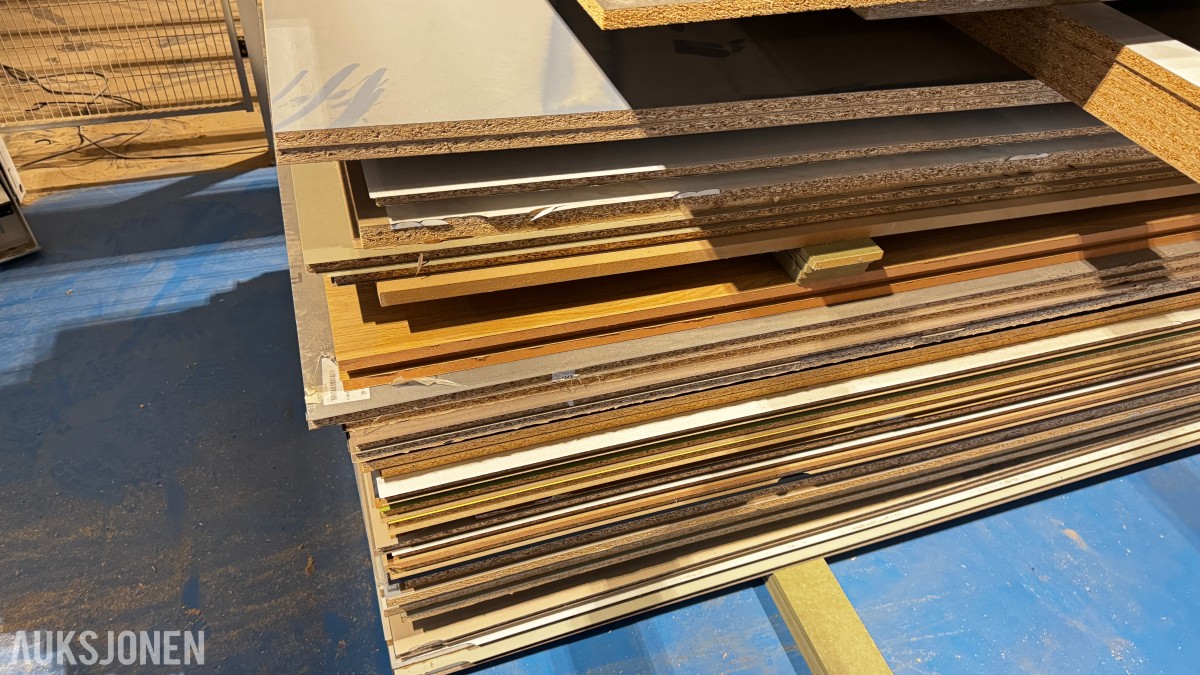 Stort restparti møbelplater – laminert/belagt sponplate – Swiss Krono m.m.