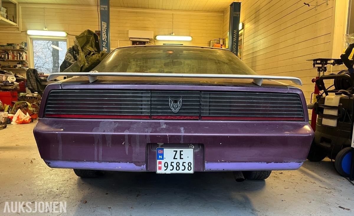 1982 PONTIAC TRANS AM REP.OBJEKT / PROSJEKTBIL UTEN MOTOR/GIR