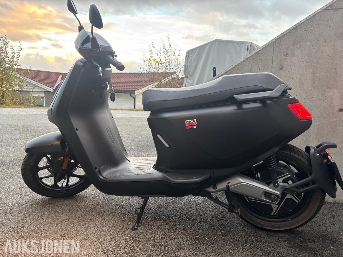 2022 NIU MQi GT Evo