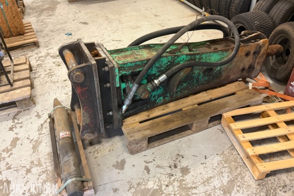 Montabert M600 Hydraulisk pigghammer med Holger's festebrakett - Ekstra Montabert M600 meisel 930 mm - Hurtigkoblinger - Brakett fra 2007