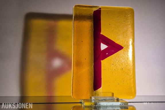 2025 "Thurisaz» – Glass, fusing  8,4x12,2 cm - Veldedighetsauksjon Mental helse uka 2026