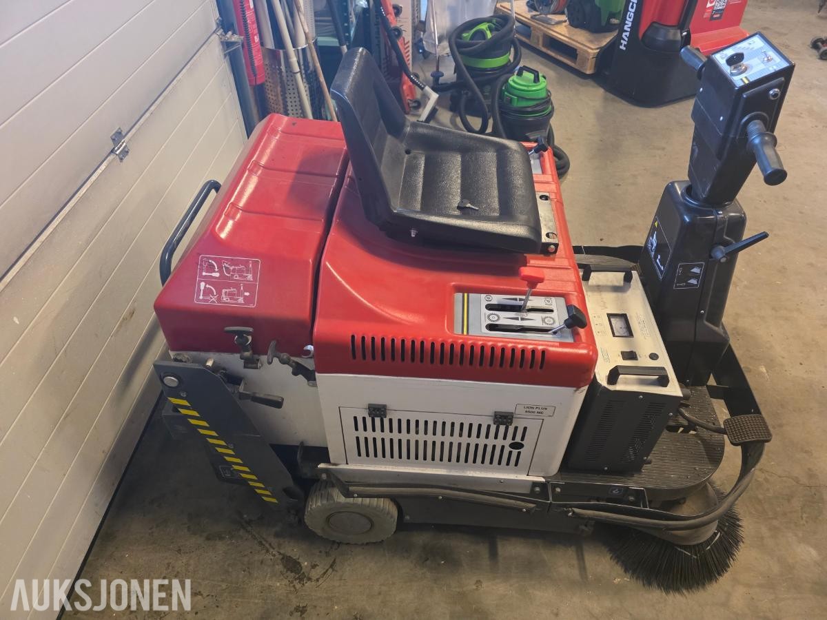 Portotecnica Lion Plus 9500 ME elektrisk sittefeiemaskin