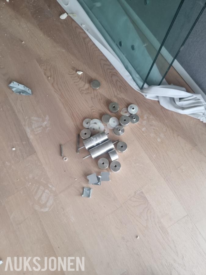 2 stk Glassrekkverk av laminert glass
