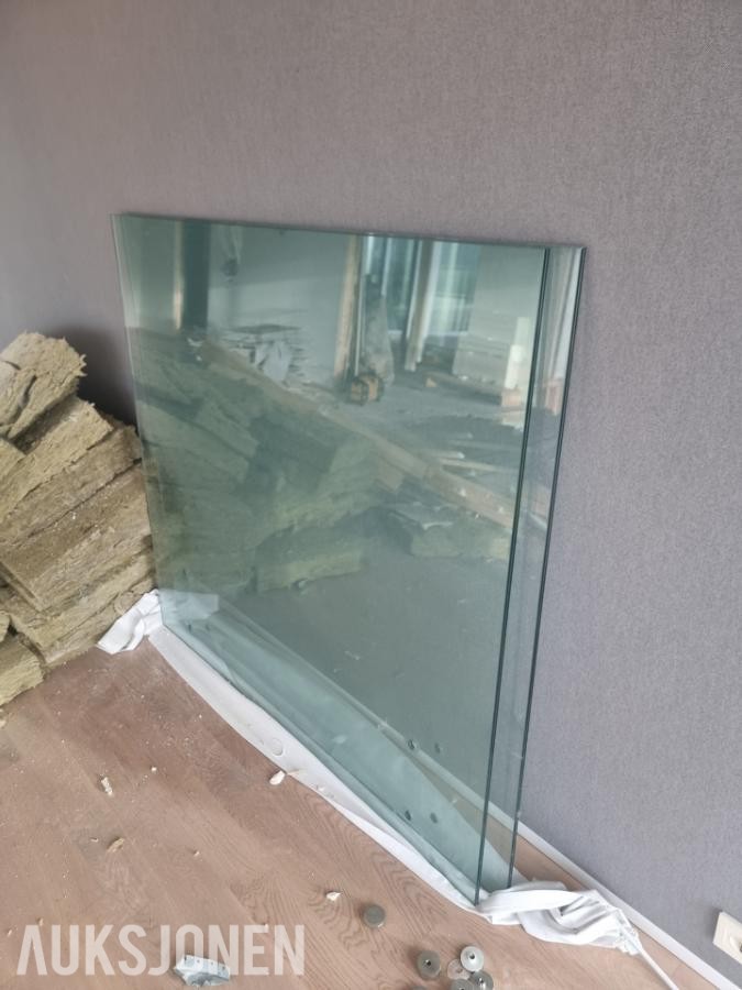 2 stk Glassrekkverk av laminert glass