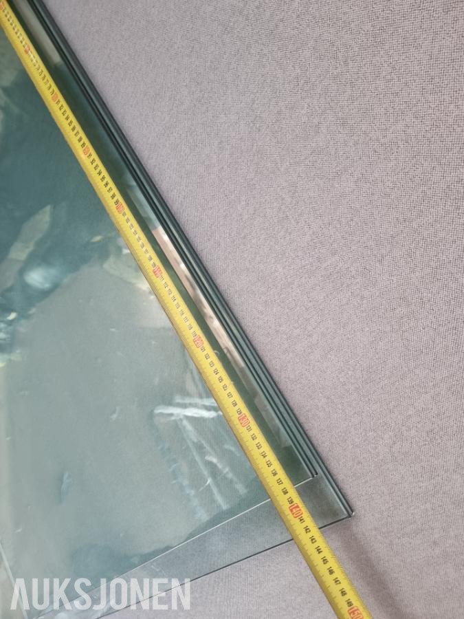 2 stk Glassrekkverk av laminert glass