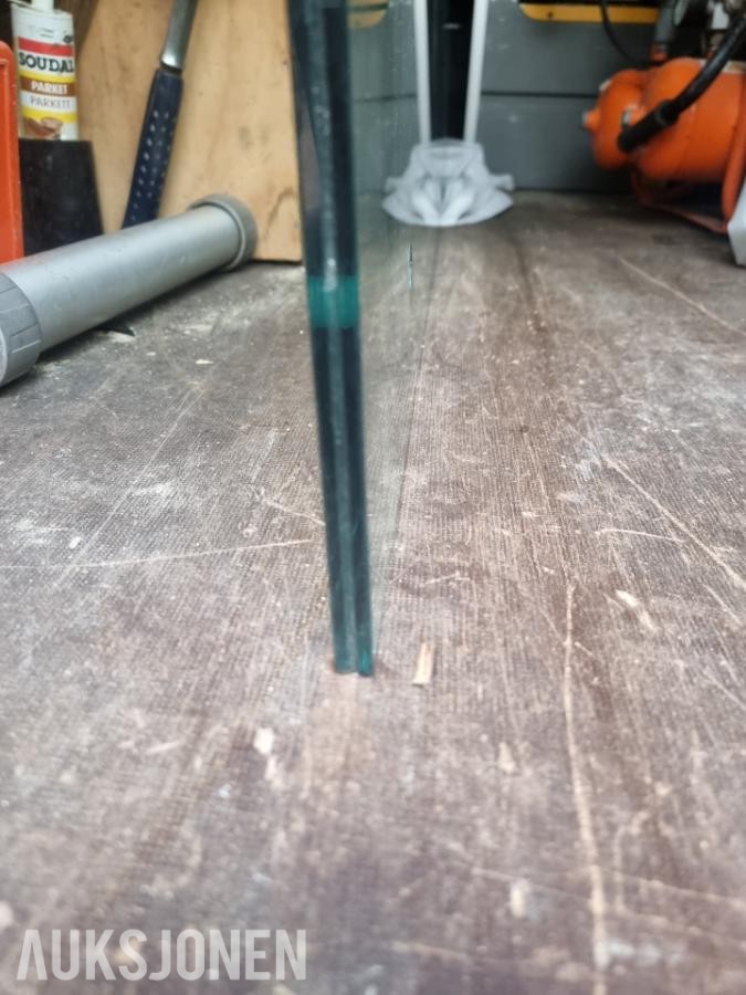 2 stk Glassrekkverk av laminert glass