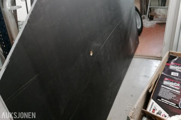 Helt ny gulvplate til hestehenger 292 x 150 x 2 cm
