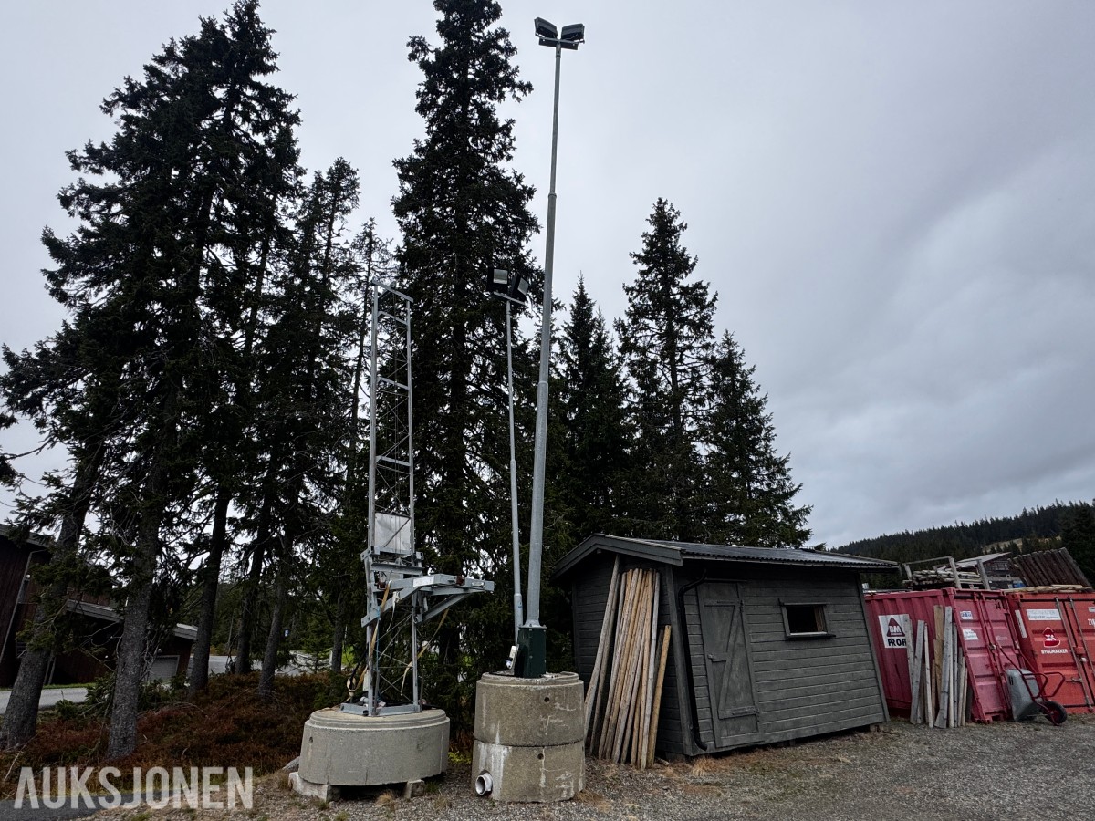 3 stk lysmaster med betong fundament
