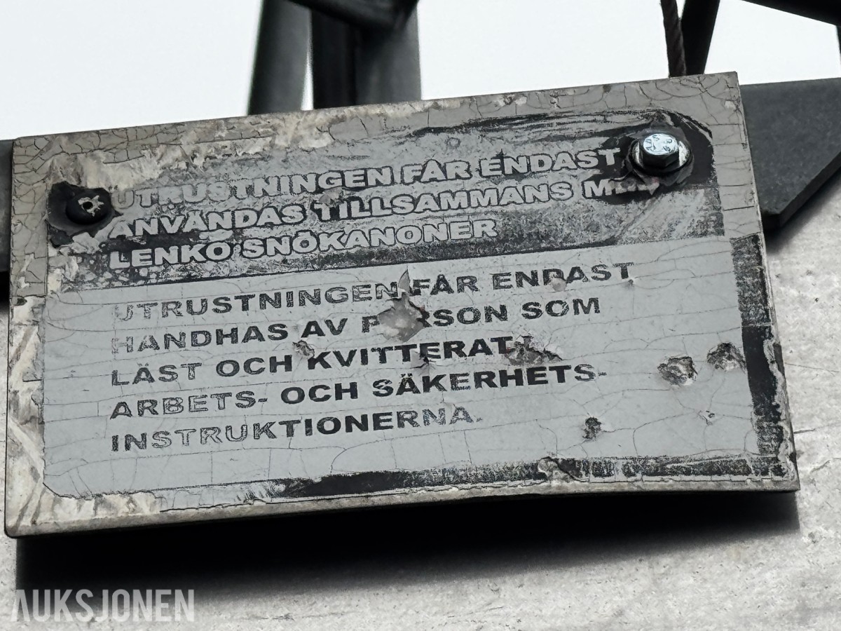 Tårn til snøkanon med elektrisk høydejustering