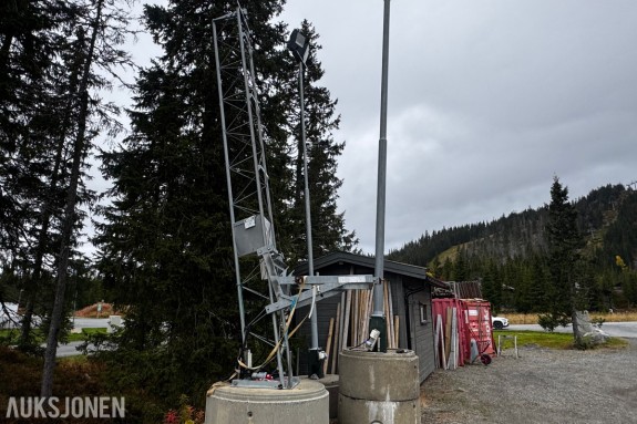 Tårn til snøkanon med elektrisk høydejustering