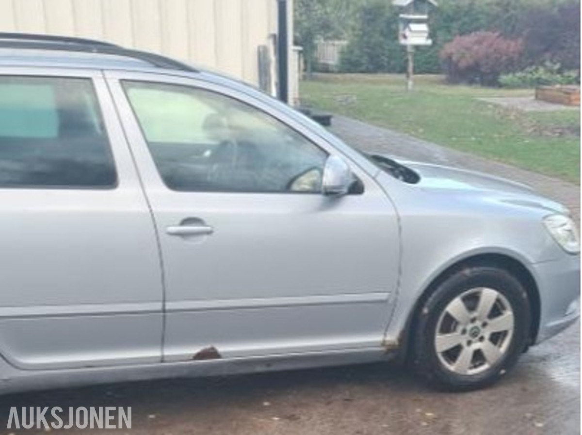 2011 Skoda Octavia 1.6 Diesel 105hk Cruisekontroll, Kupevarmer S+V Dekk