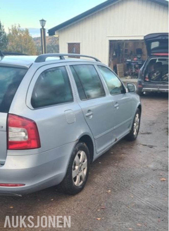 2011 Skoda Octavia 1.6 Diesel 105hk Cruisekontroll, Kupevarmer S+V Dekk
