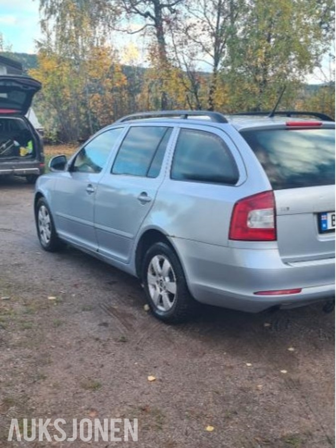 2011 Skoda Octavia 1.6 Diesel 105hk Cruisekontroll, Kupevarmer S+V Dekk