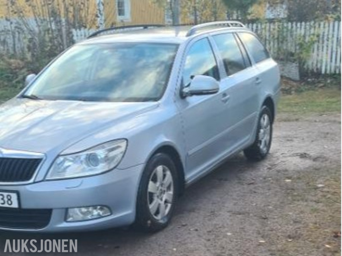 2011 Skoda Octavia 1.6 Diesel 105hk Cruisekontroll, Kupevarmer S+V Dekk