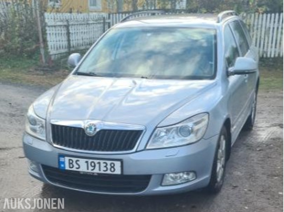 2011 Skoda Octavia 1.6 Diesel 105hk Cruisekontroll, Kupevarmer S+V Dekk